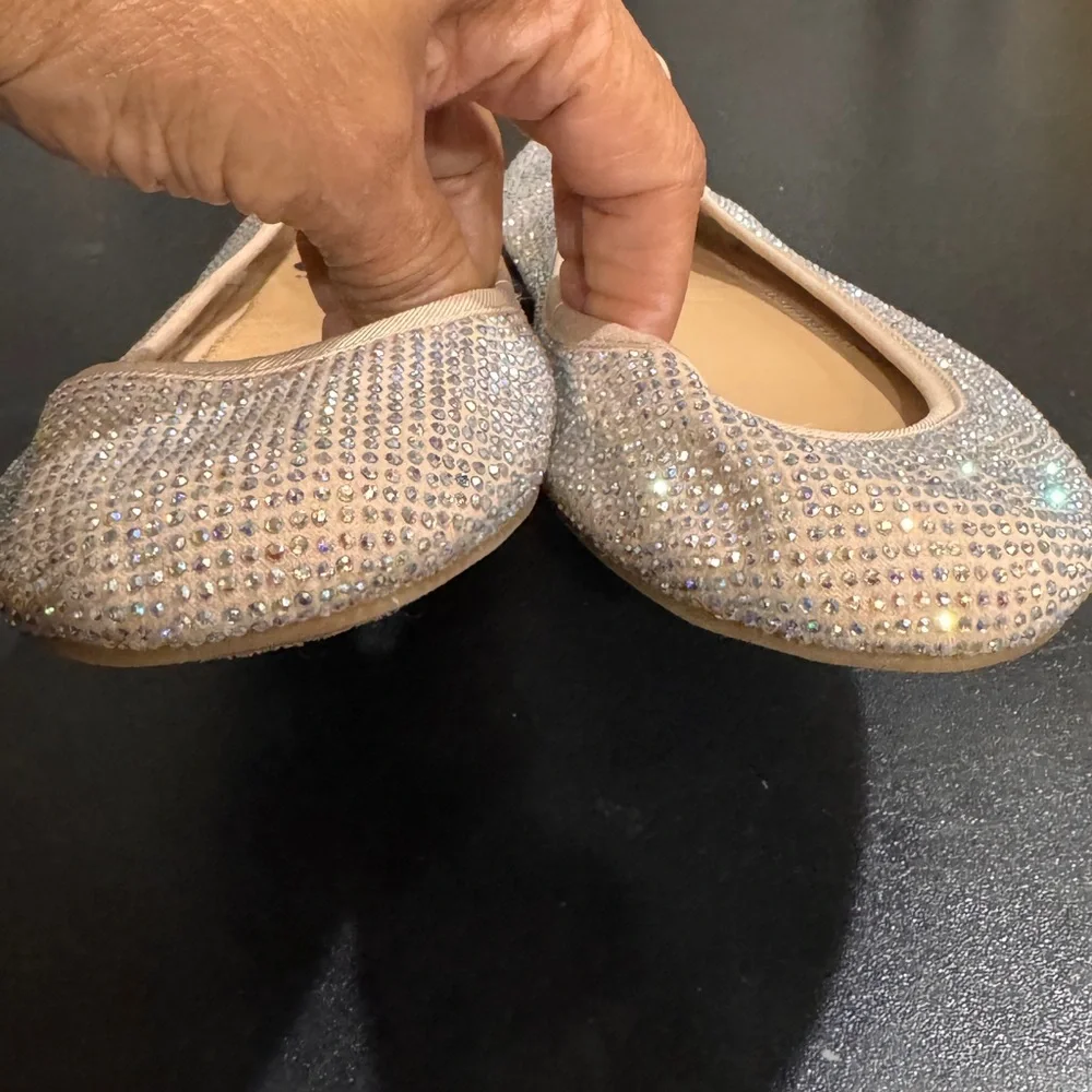 Gianni Bini size 10 NWOT silver flat shoes